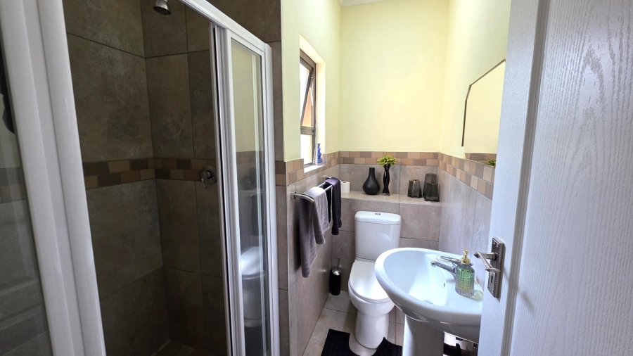 To Let 1 Bedroom Property for Rent in Melodie North West